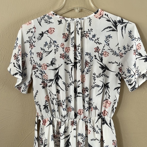 Sienna Sky mock wrap dress white w/flowers flutter sleeves lined bottom size S - Picture 9 of 15